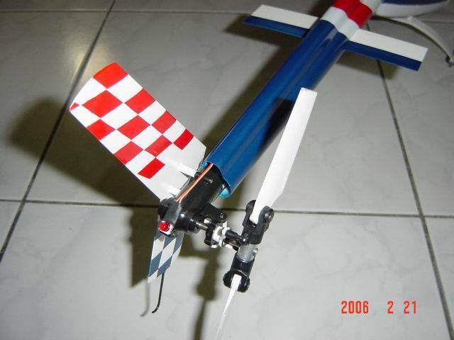 閃燈塗成紅色以增加像真度